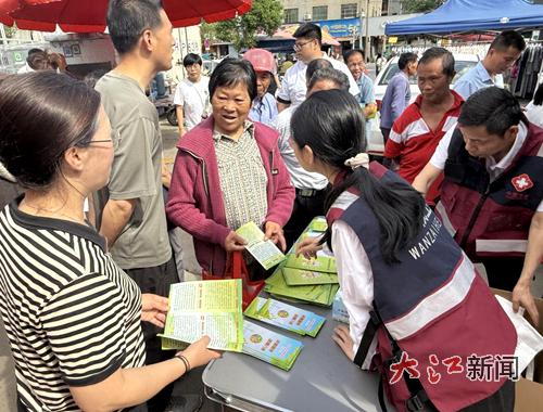 万载县疾控中心开展2026年全民营养周暨中国学生营养日系列活动 营养健康咨询走进社区与校园